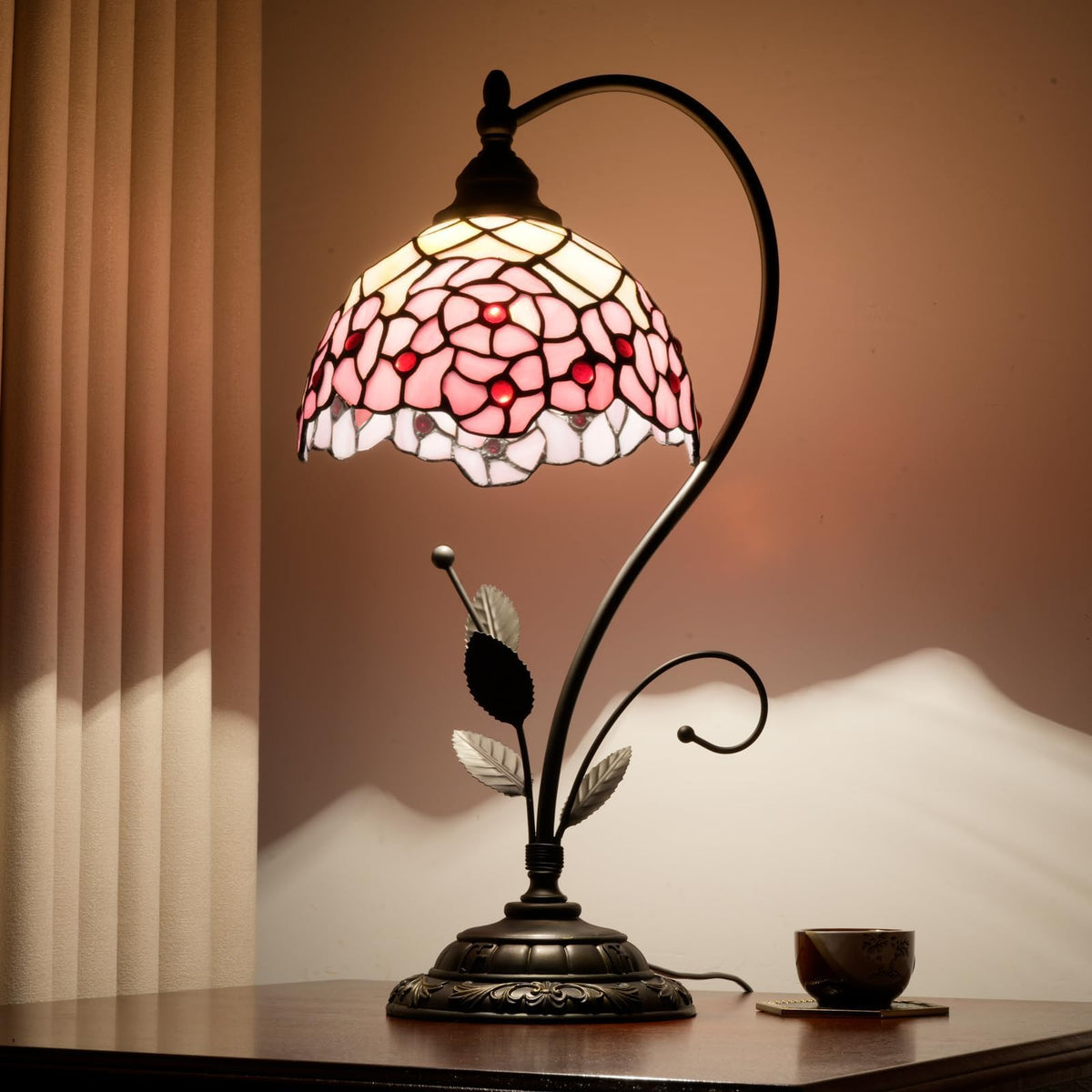 Stained Glass Table Lamp Q892798