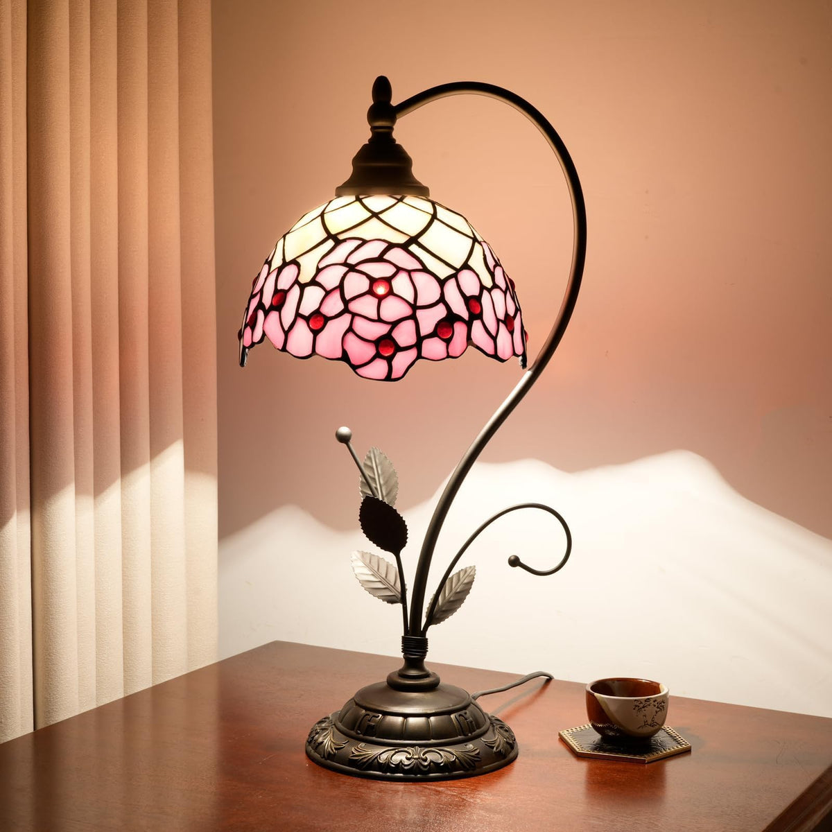 Stained Glass Table Lamp Q892798